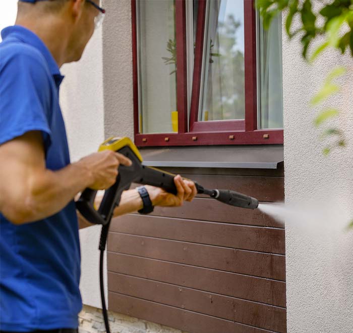 Ravalement façade - TECHNITOITURE974 Peintre dans l'île de la réunion 974 : Nettoyage et traitement anti-mousse façade. Ravalement peinture façadeboiserie et ferronnerie. Nettoyage des extérieurs. Nettoyage allée, dallage, terrasse, muret, portail …